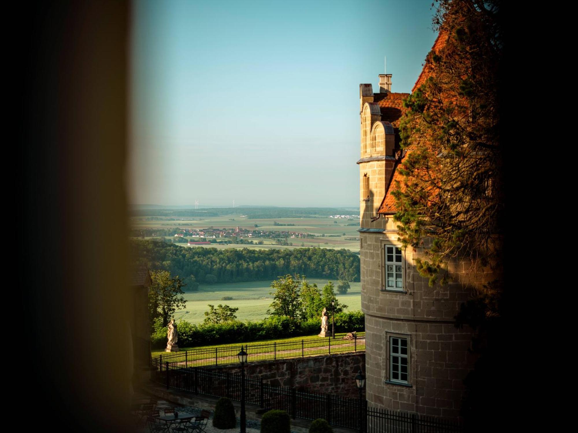 Schloss Frankenberg Hotel Weigenheim Exterior photo