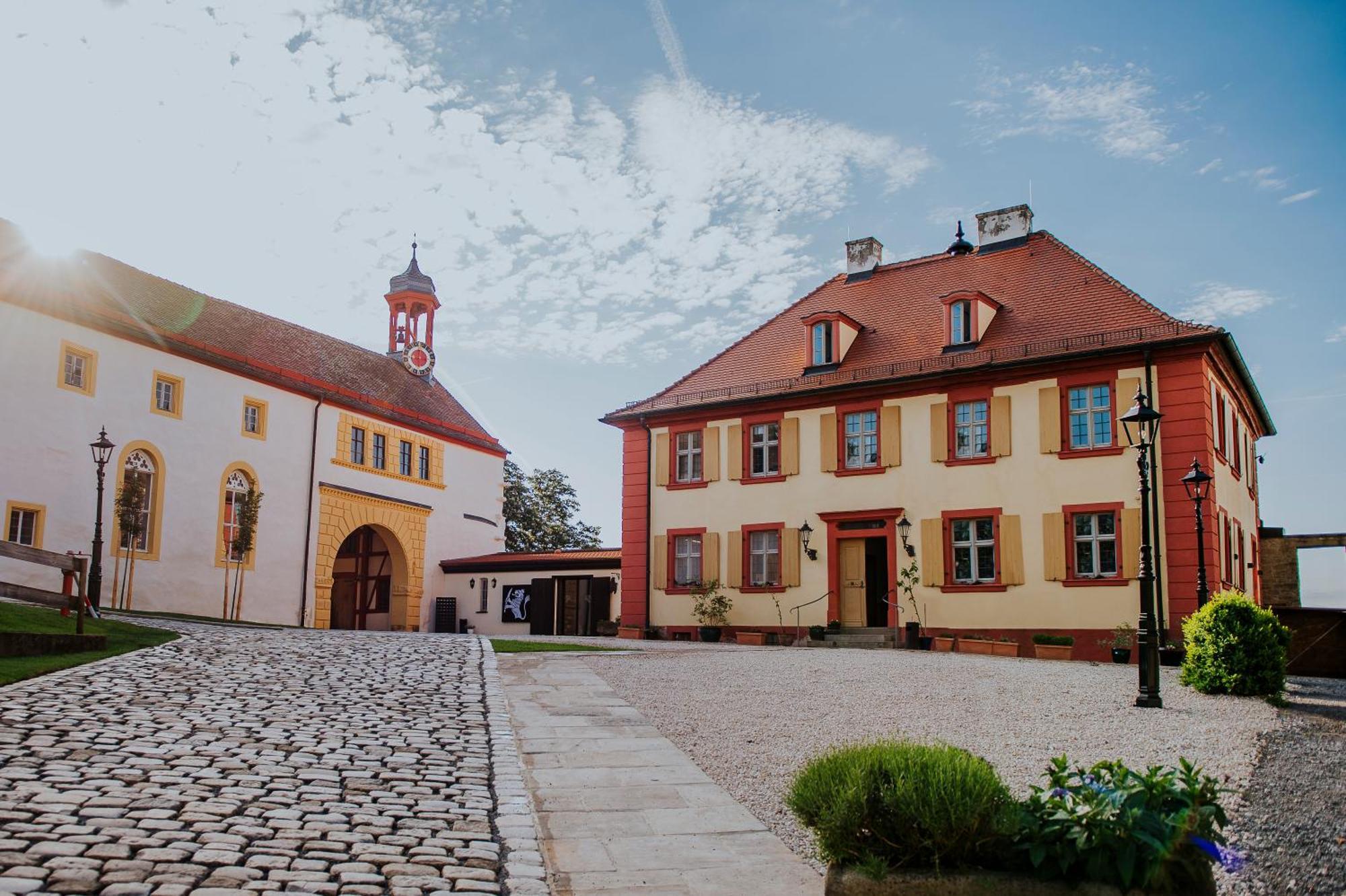 Schloss Frankenberg Hotel Weigenheim Exterior photo